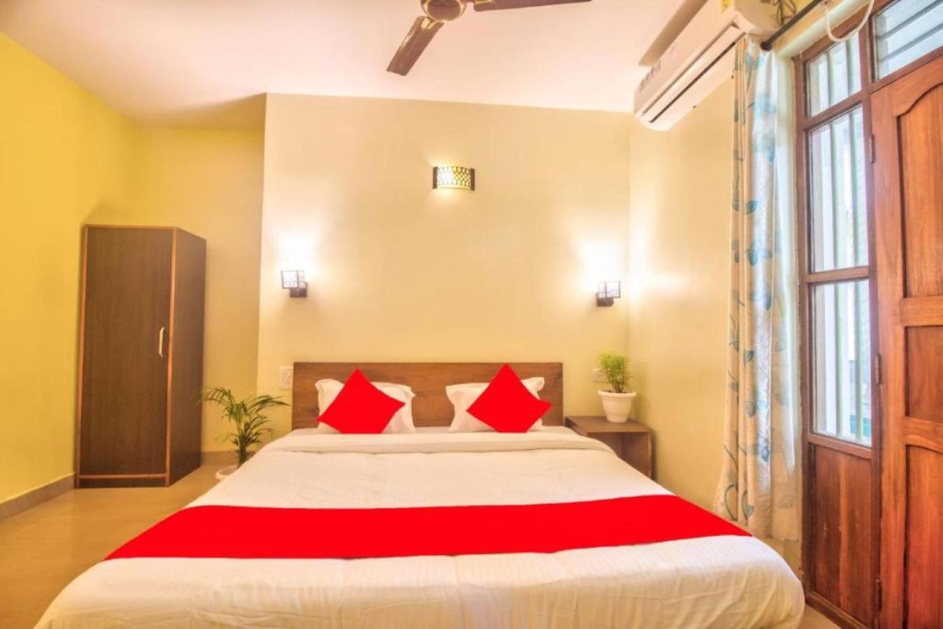 Roseal Beach Front Baga Exterior photo