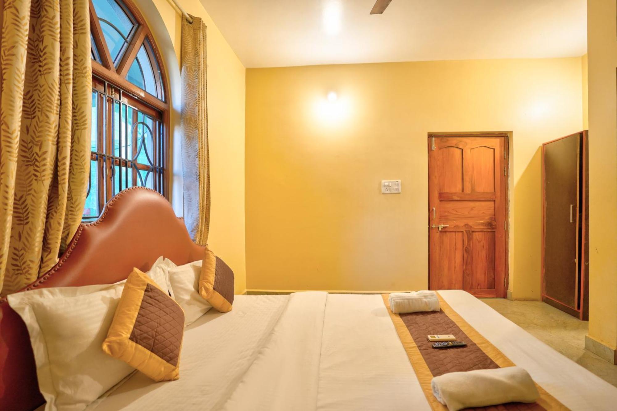 Roseal Beach Front Baga Exterior photo